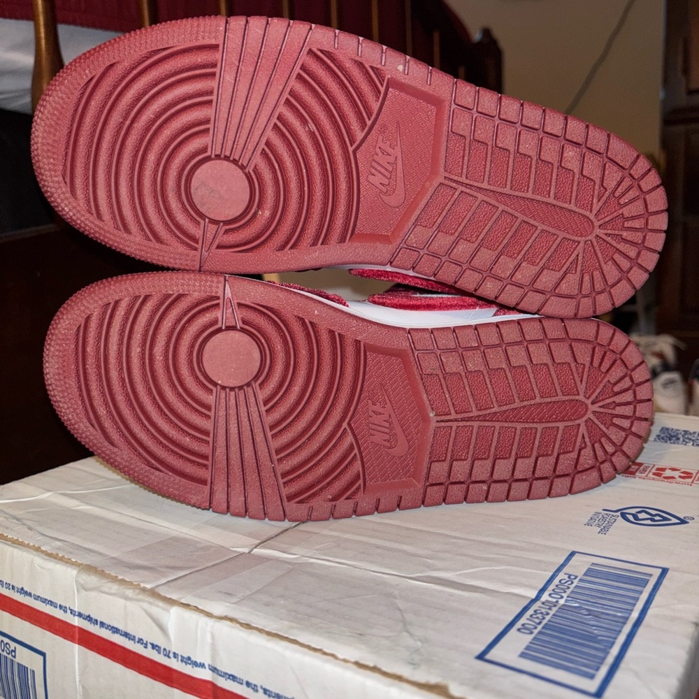 Nike Air Jordan - Red and White - Picture 7 of 7